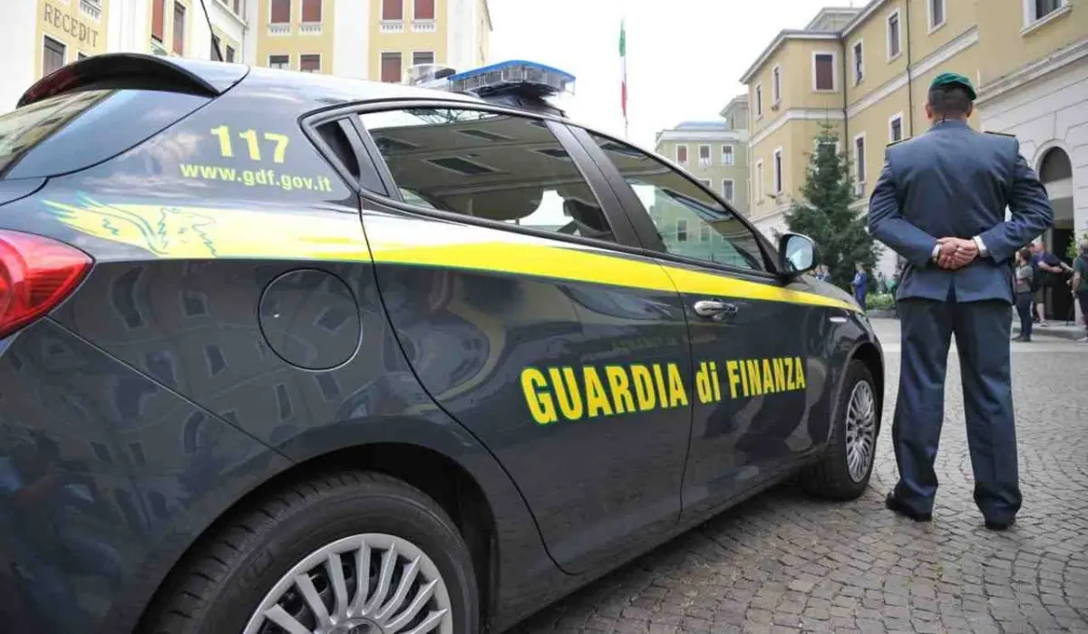 Liguria, ritrovato un chilo di cocaina pura tra i bagagli di un pullman di linea partito da Reggio Calabria