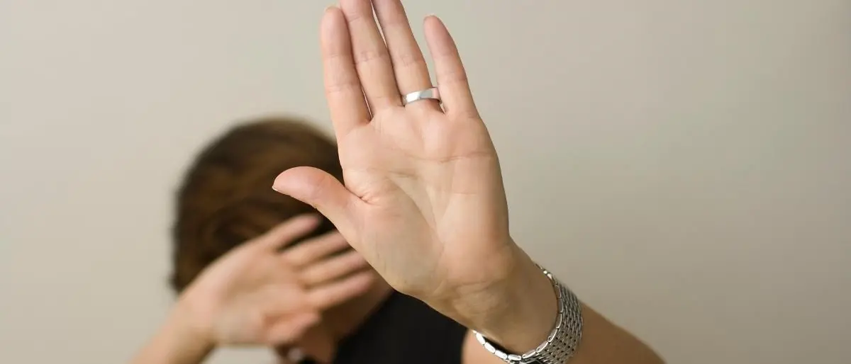 Cosenza: aggredisce la moglie, la figlia chiama la polizia e lo fa arrestare