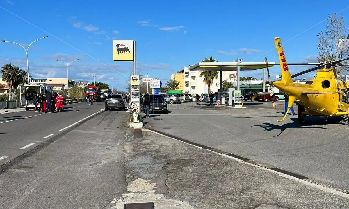 Nocera Terinese, anziano travolto da un furgone sulla statale 18: trasferito in elisoccorso