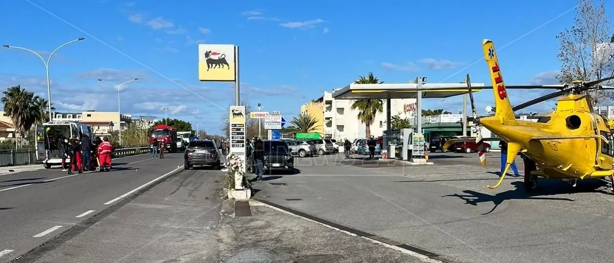Nocera Terinese, anziano travolto da un furgone sulla statale 18: trasferito in elisoccorso