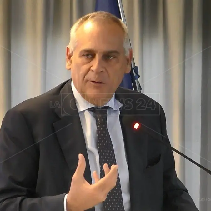 Il capo della polizia Giannini a Roccella Jonica: «È prioritario salvare vite umane»