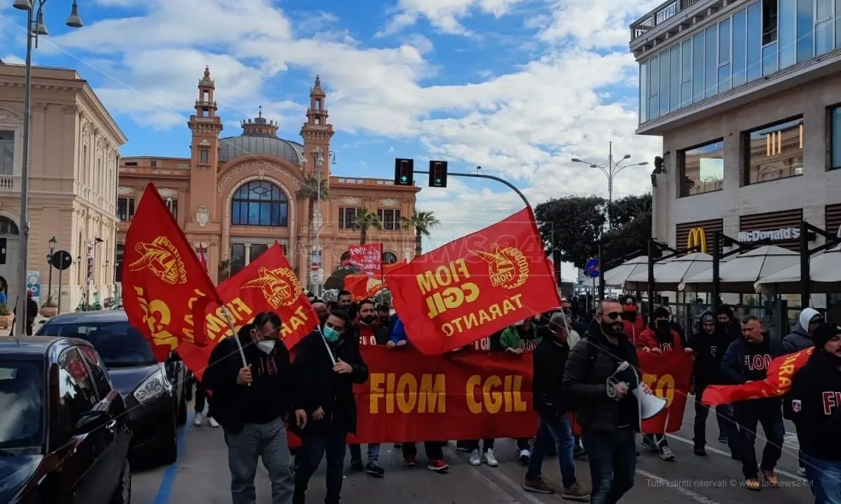 Sciopero generale, 63enne calabrese muore d’infarto in piazza a Bari