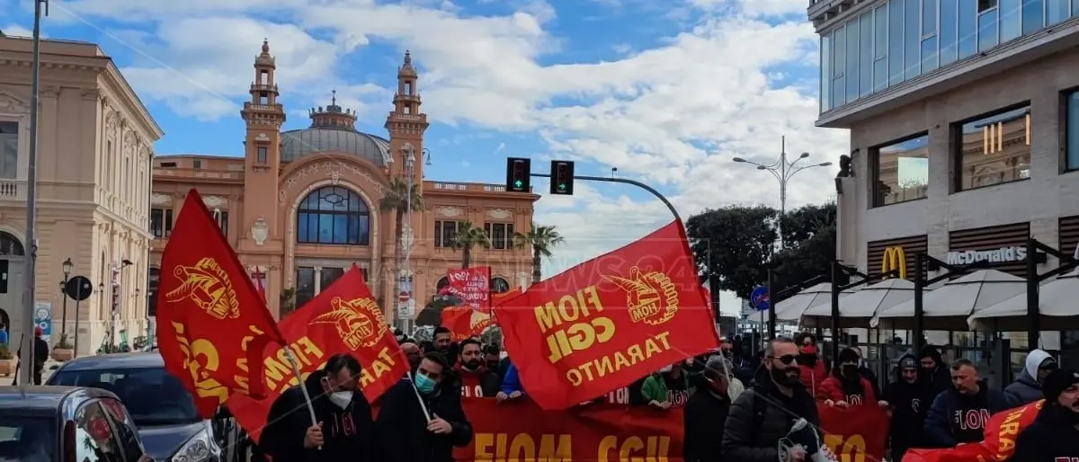 Sciopero generale, 63enne calabrese muore d’infarto in piazza a Bari