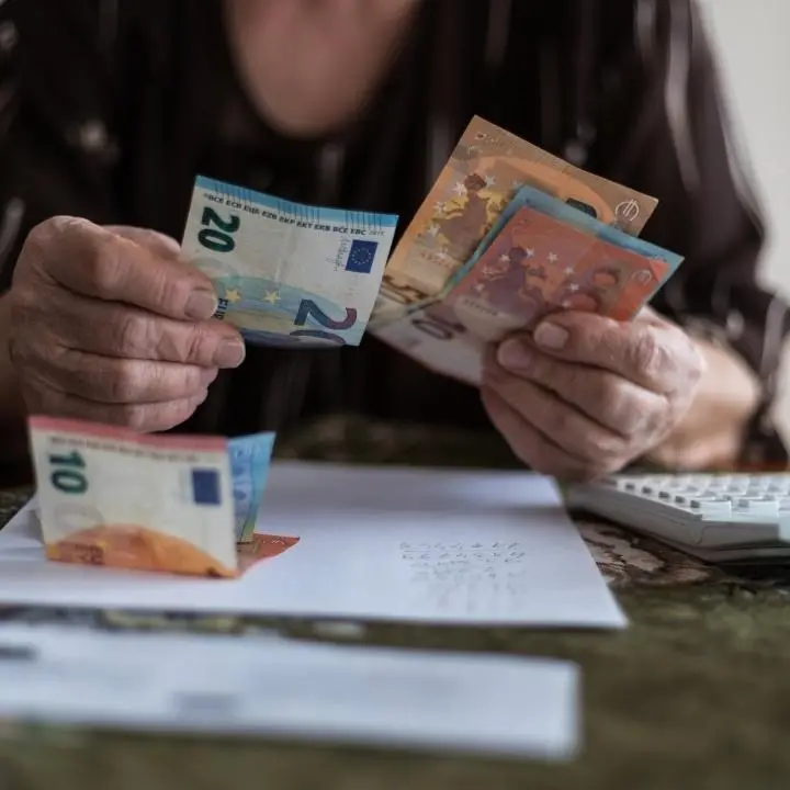 In Calabria le pensioni sono più alte degli stipendi, a Cosenza e Vibo le buste paga più leggere d’Italia