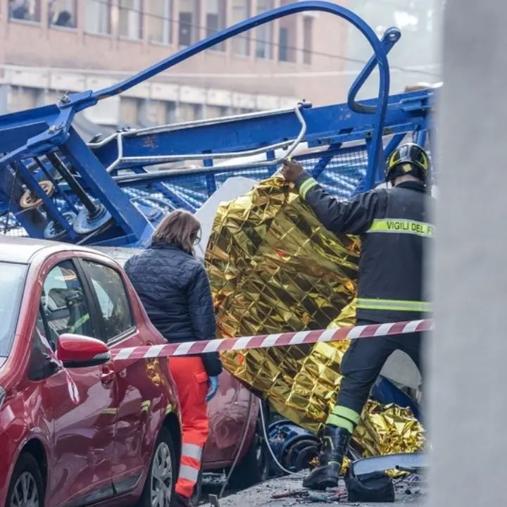 Operai morti nel crollo della gru: la procura di Torino apre un’inchiesta per omicidio colposo