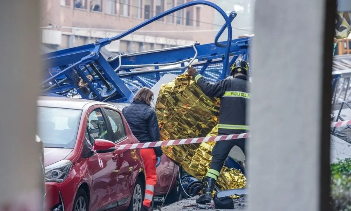 Operai morti nel crollo della gru: la procura di Torino apre un’inchiesta per omicidio colposo