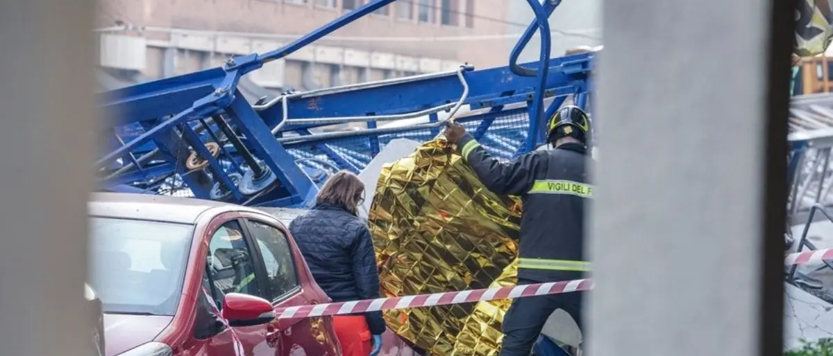 Operai morti nel crollo della gru: la procura di Torino apre un’inchiesta per omicidio colposo