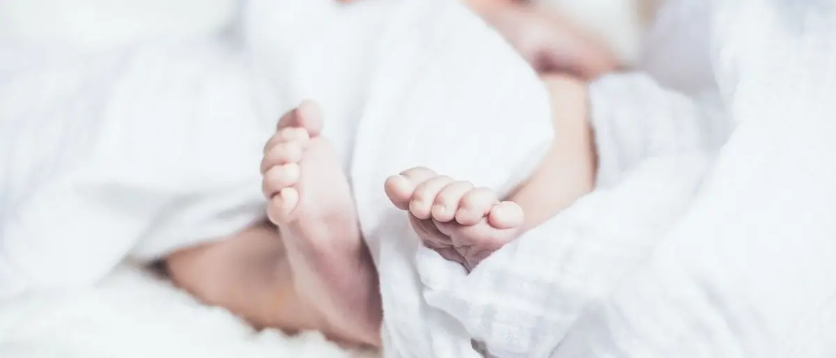 Covid Cosenza, bambina di 6 mesi trasportata in aereo da Lamezia a Roma: è grave