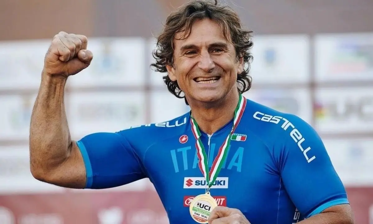 Alex Zanardi ha lasciato l’ospedale, l’annuncio della moglie: «È tornato a casa con noi»