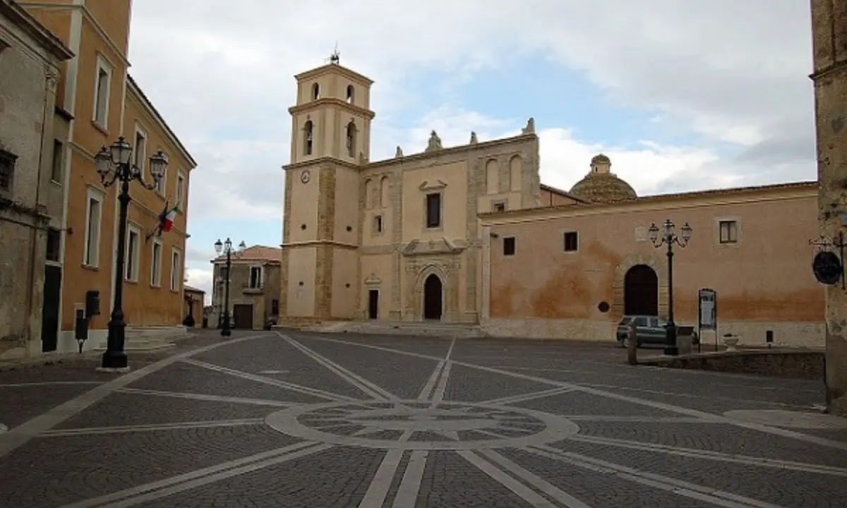 Covid, a Santa Saverina il sindaco chiude le scuole: «Al momento tracciamento impossibile»