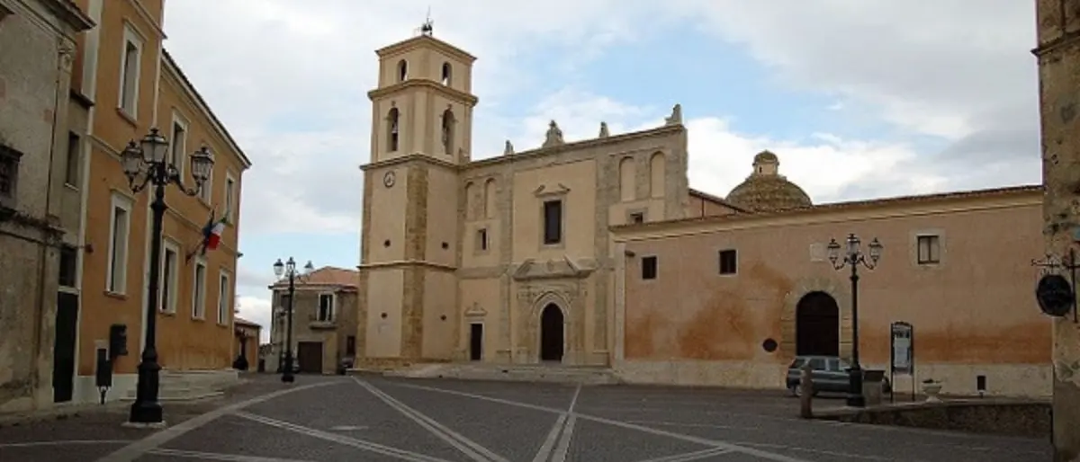 Covid, a Santa Saverina il sindaco chiude le scuole: «Al momento tracciamento impossibile»
