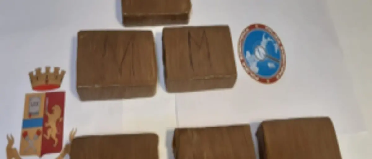 Crotone, fermati in auto con 3 chili di eroina: arrestate tre persone