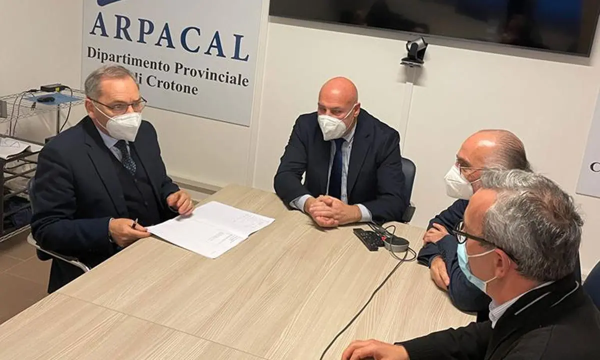 Incontro sui temi ambientali tra il sindaco Voce e l’Arpacal: «Serve commissario per le bonifiche»