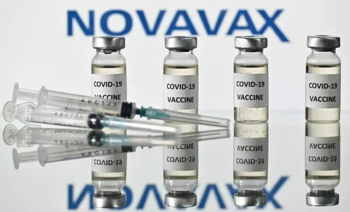 Via libera dell’Aifa al vaccino Novavax. Palù: «Arma potente contro il Covid, protegge al 90%»