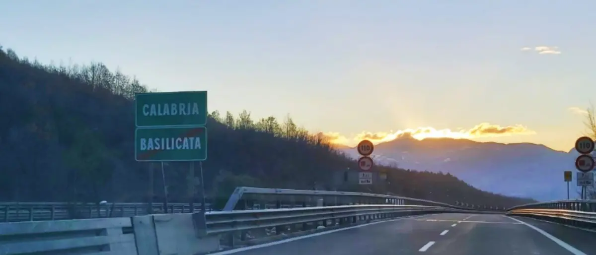 «Torno giù», la frase magica che guida i calabresi fuorisede verso il Natale a casa