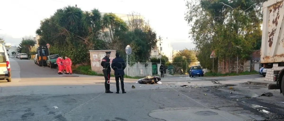 Incidente a Gioia Tauro, morto un centauro nello scontro con un camion