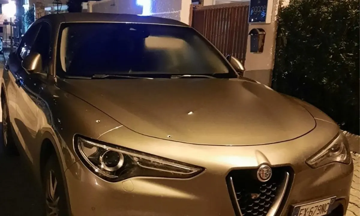 Cetraro, colpi di pistola contro l’auto di un imprenditore: indagano i carabinieri