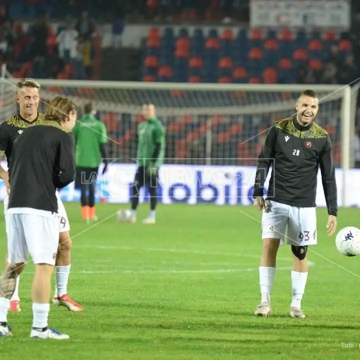 Reggina, 3 positivi al Covid in casa amaranto: calciatori e staff in isolamento