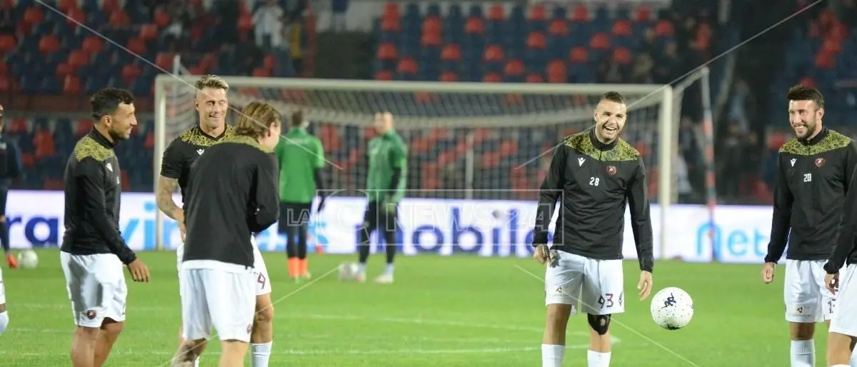 Reggina, 3 positivi al Covid in casa amaranto: calciatori e staff in isolamento