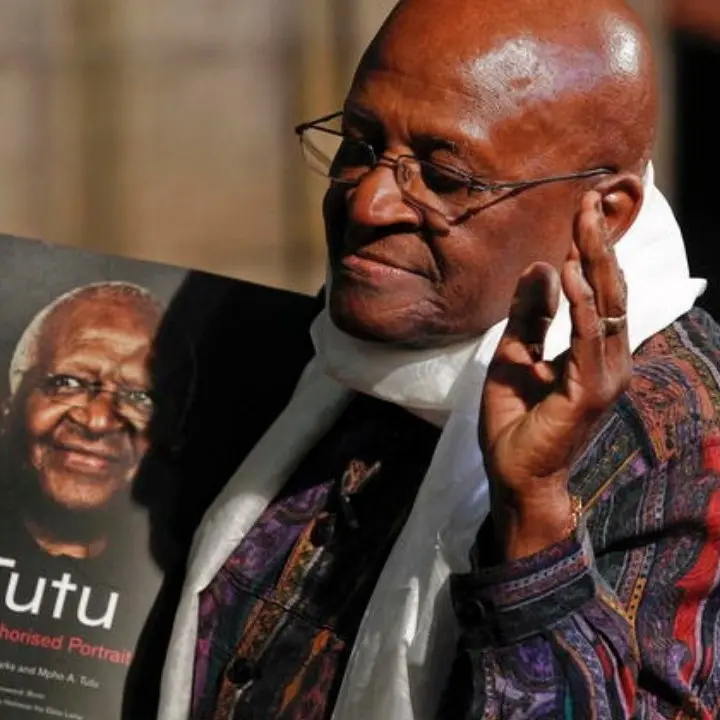 È morto Desmond Tutu, eroe della riconciliazione del Sudafrica e Nobel per la pace 1984