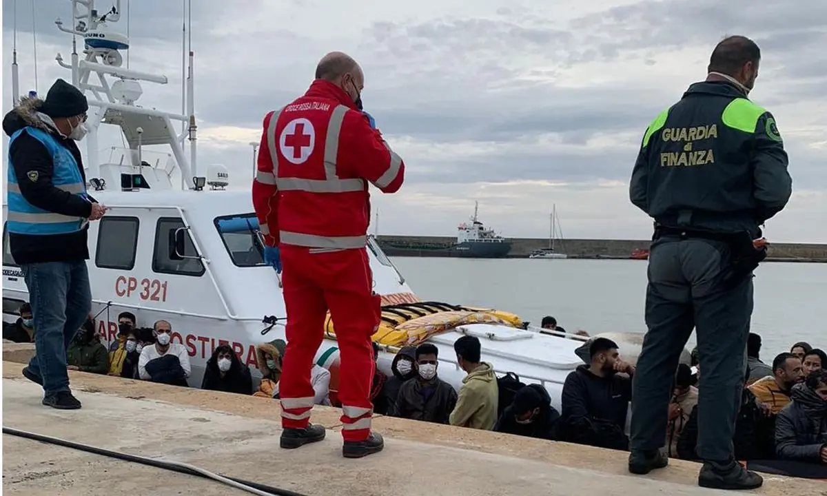 Emergenza sbarchi in Calabria, quasi 800 migranti arrivati a Crotone tra Natale e Santo Stefano