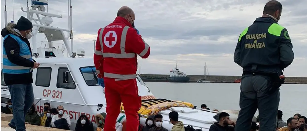 Emergenza sbarchi in Calabria, quasi 800 migranti arrivati a Crotone tra Natale e Santo Stefano