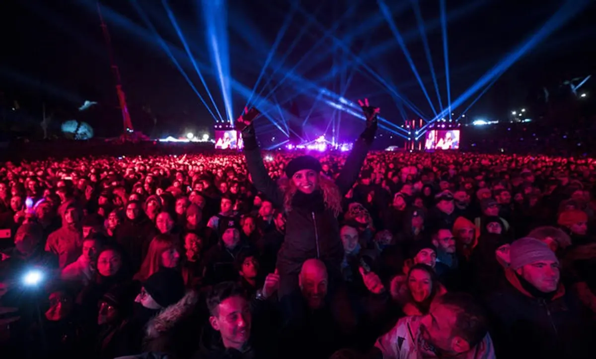 Covid, Omicron spegne il Capodanno: cancellati concerti e feste in piazza