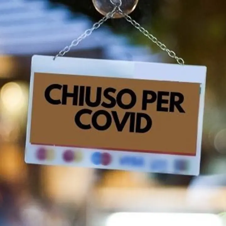 Covid, a Taverna tanti casi tra i giovani: bar e locali chiusi dalle ore 20