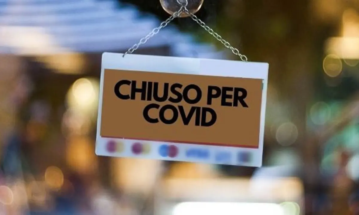 Covid, a Taverna tanti casi tra i giovani: bar e locali chiusi dalle ore 20