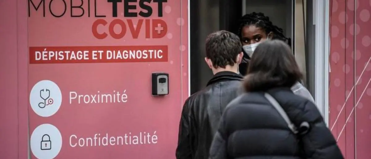 Covid, in Francia record europeo di contagi: «Omicron non è più un’ondata ma uno tsunami»