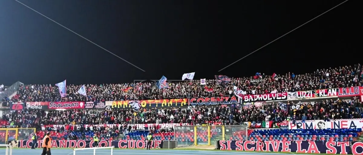 Covid, passo indietro del Governo sugli stadi: la capienza torna al 50%. Nei palazzetti al 35%