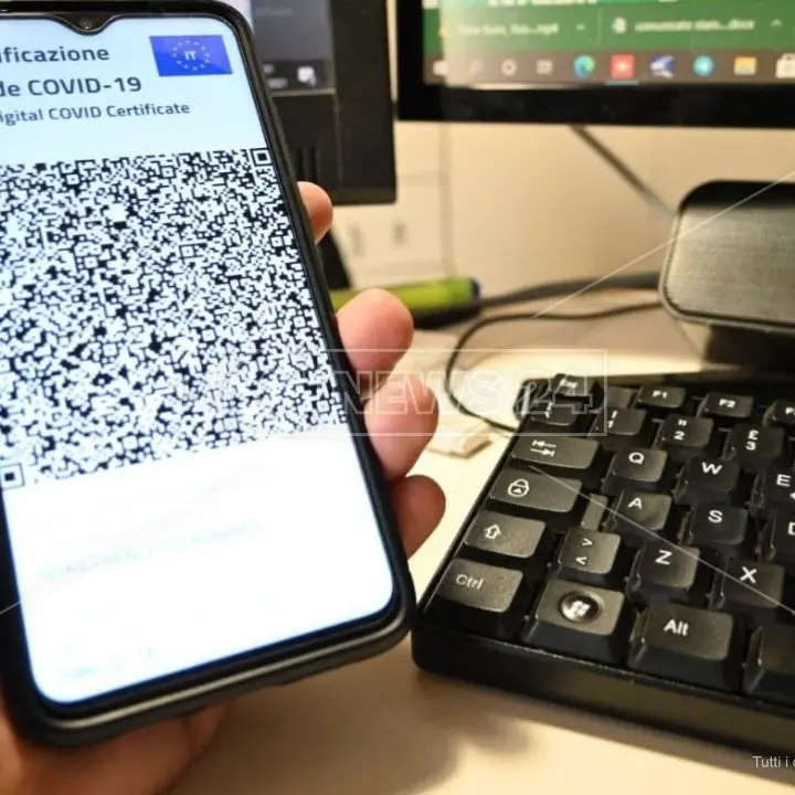 Super green pass obbligatorio per lavorare: il fronte dei No si riduce e potrebbe diventare legge per inizio anno