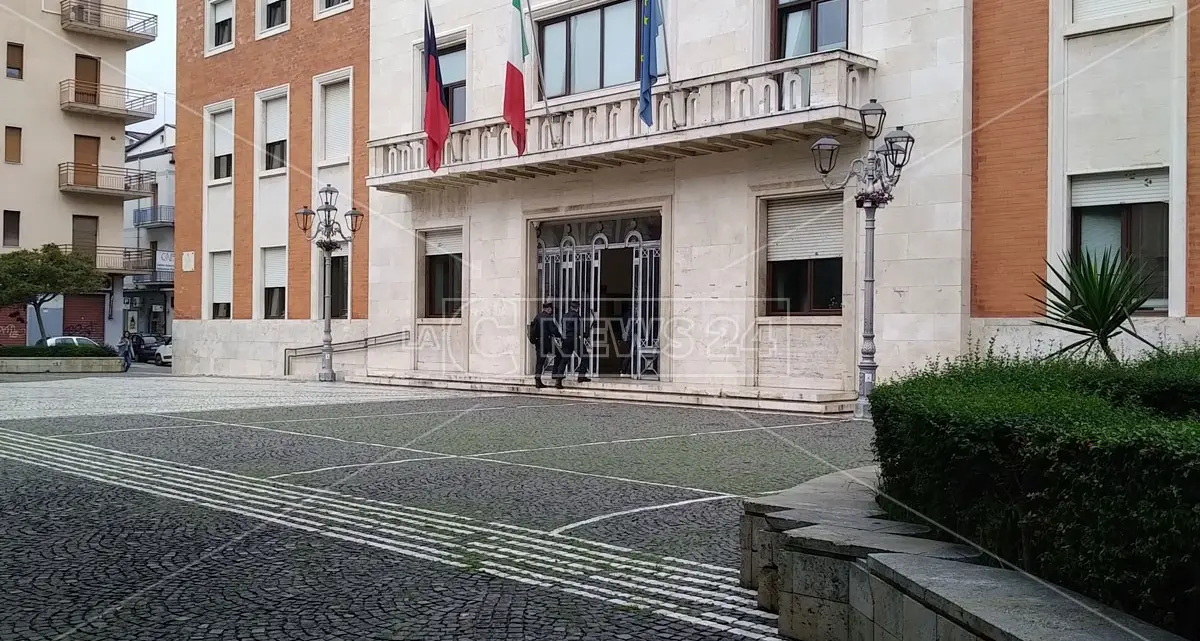 Firma-gate a Crotone, il chiarimento del consigliere Meo. La controreplica