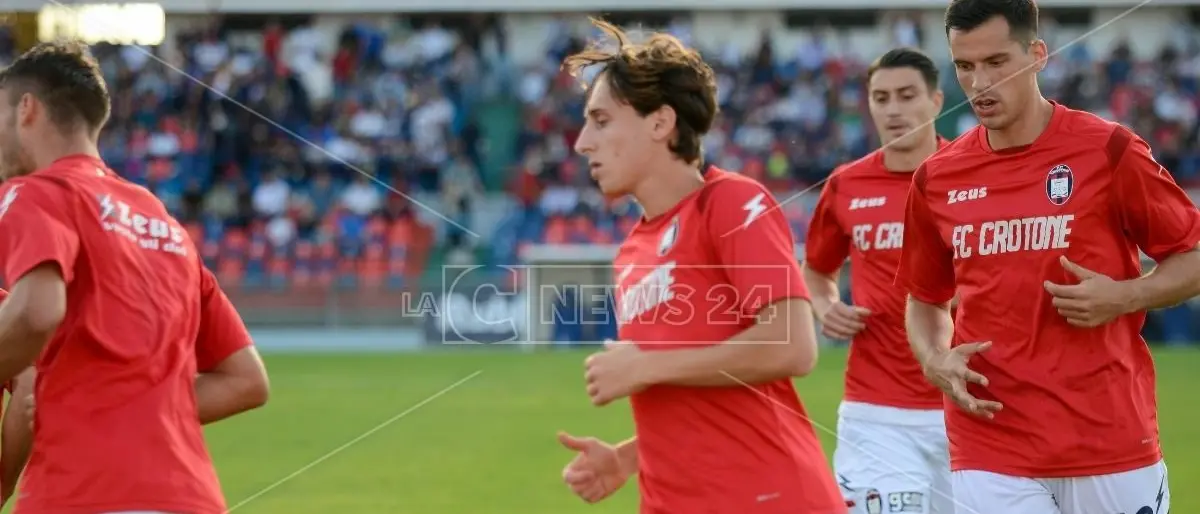 Crotone calcio, focolaio Covid tra i pitagorici: 11 positivi nel gruppo squadra