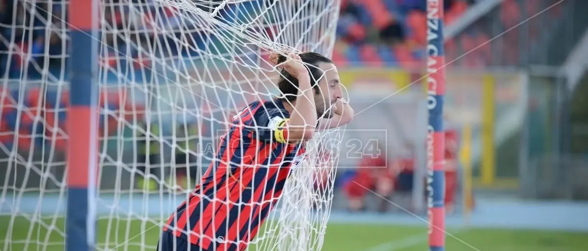 Cosenza Calcio, anche i rossoblù nella rete del Covid: tre tesserati positivi al virus
