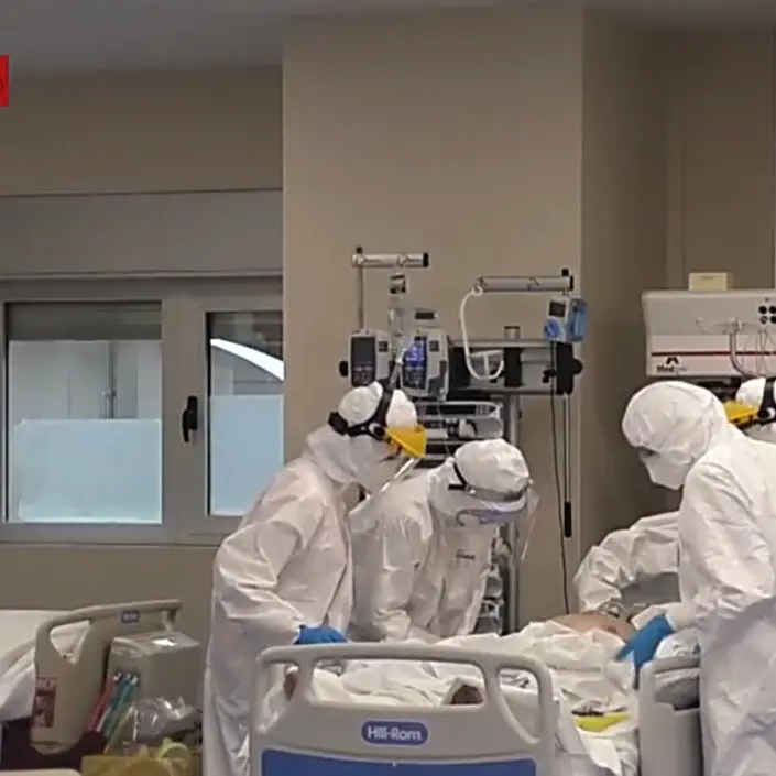 Covid, l’allarme degli anestesisti: «Rianimazioni piene di negazionisti che non vogliono farsi curare»