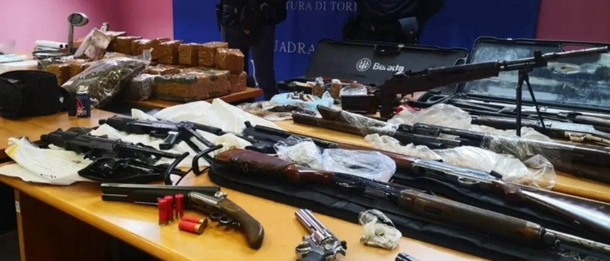 Maxisequestro di armi e droga a Torino, arrestati due calabresi: verifica su legami con la ’ndrangheta
