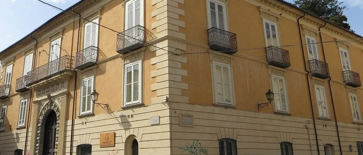 Lamezia, la biblioteca comunale si arricchisce di migliaia di libri donati