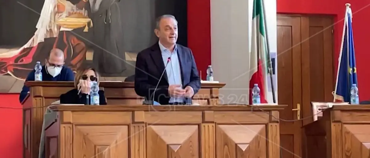 Cetraro, ok alla proposta del piano di riequilibrio ma la minoranza non ci sta: «Stangata per i cittadini»