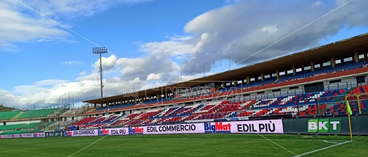 Cosenza, boom di positivi al Covid per i rossoblù: 21 casi nel gruppo squadra