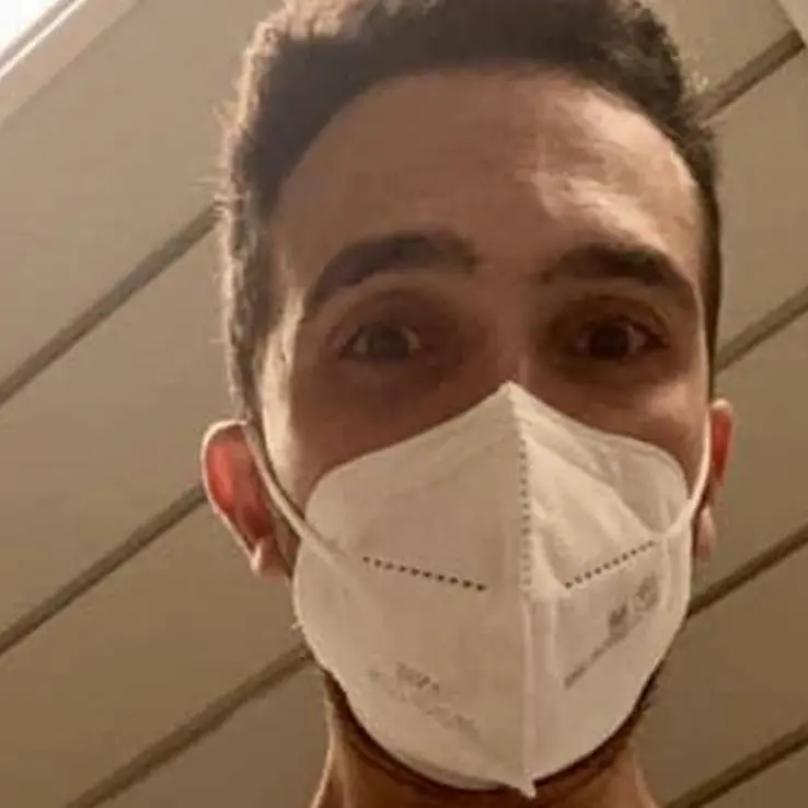 Dario, la guardia medica che tutti i giorni lotta a mani nude per una sanità migliore