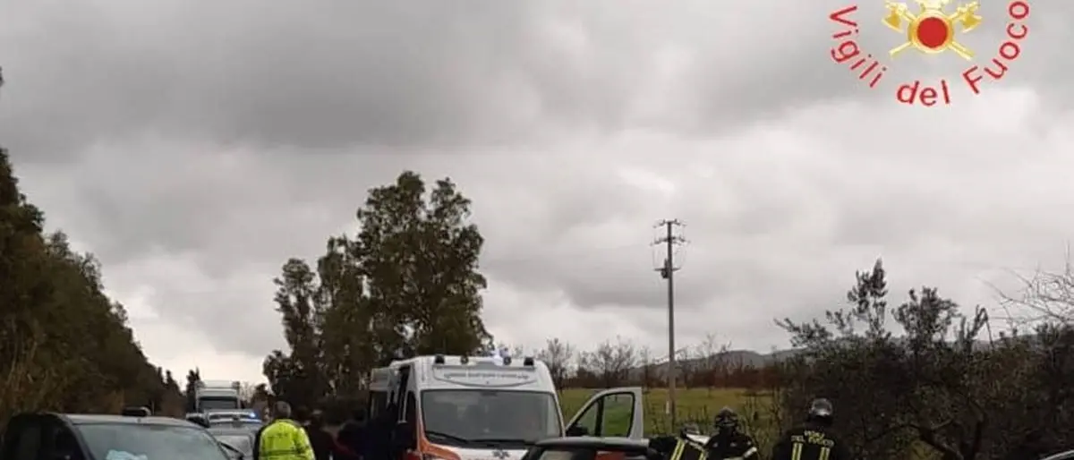 Incidente nel Catanzarese, violento impatto tra due auto: feriti i conducenti