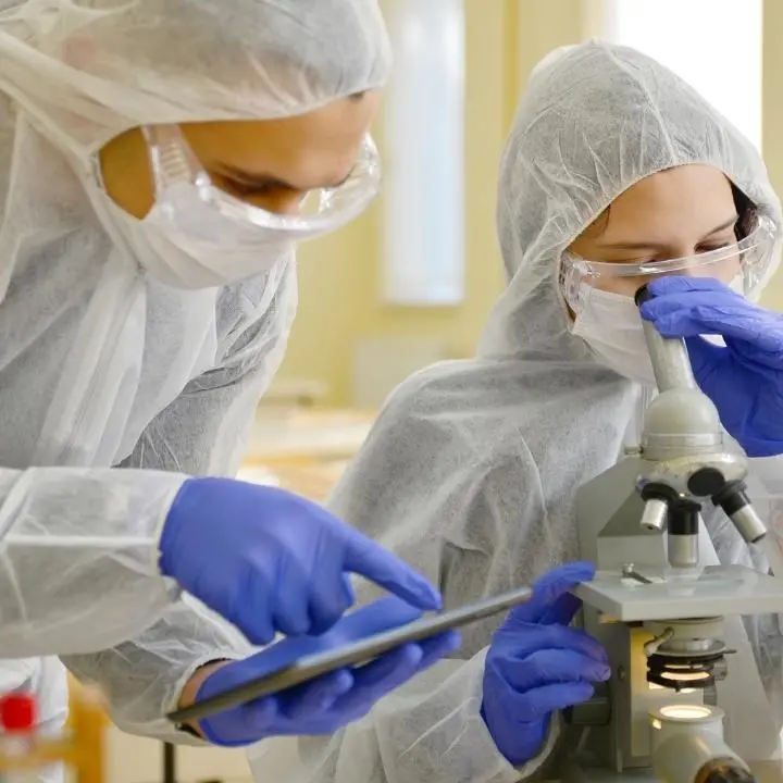 Covid, individuata Deltacron: la nuova variante che combina Delta e Omicron