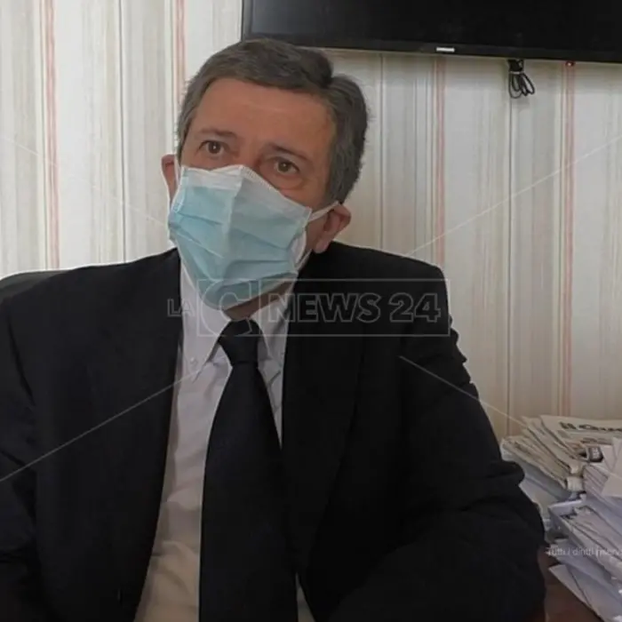 Reggio, il commissario Asp: «Ospedali pieni e contagi fuori controllo, paghiamo per i pochi che non si sono vaccinati»