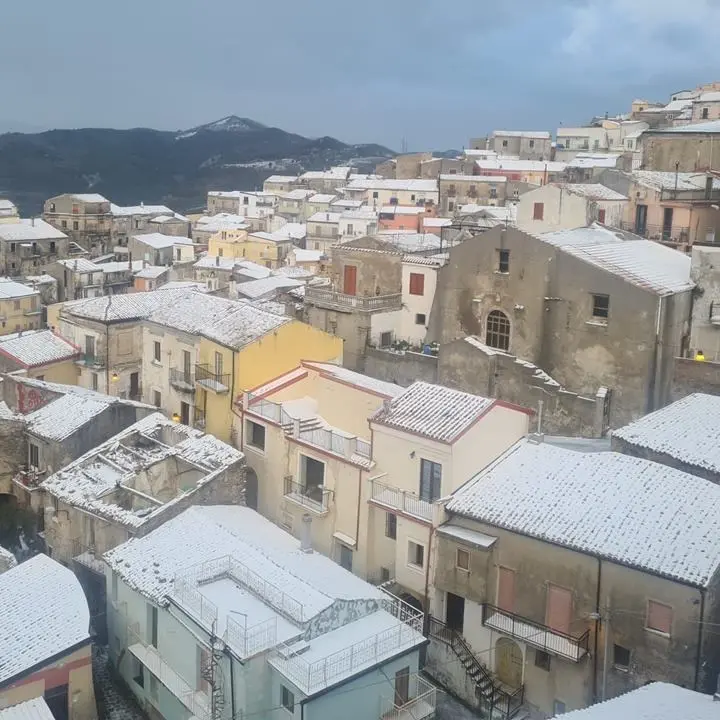 Maltempo, al Sud scendono le temperature e arriva la neve a bassa quota