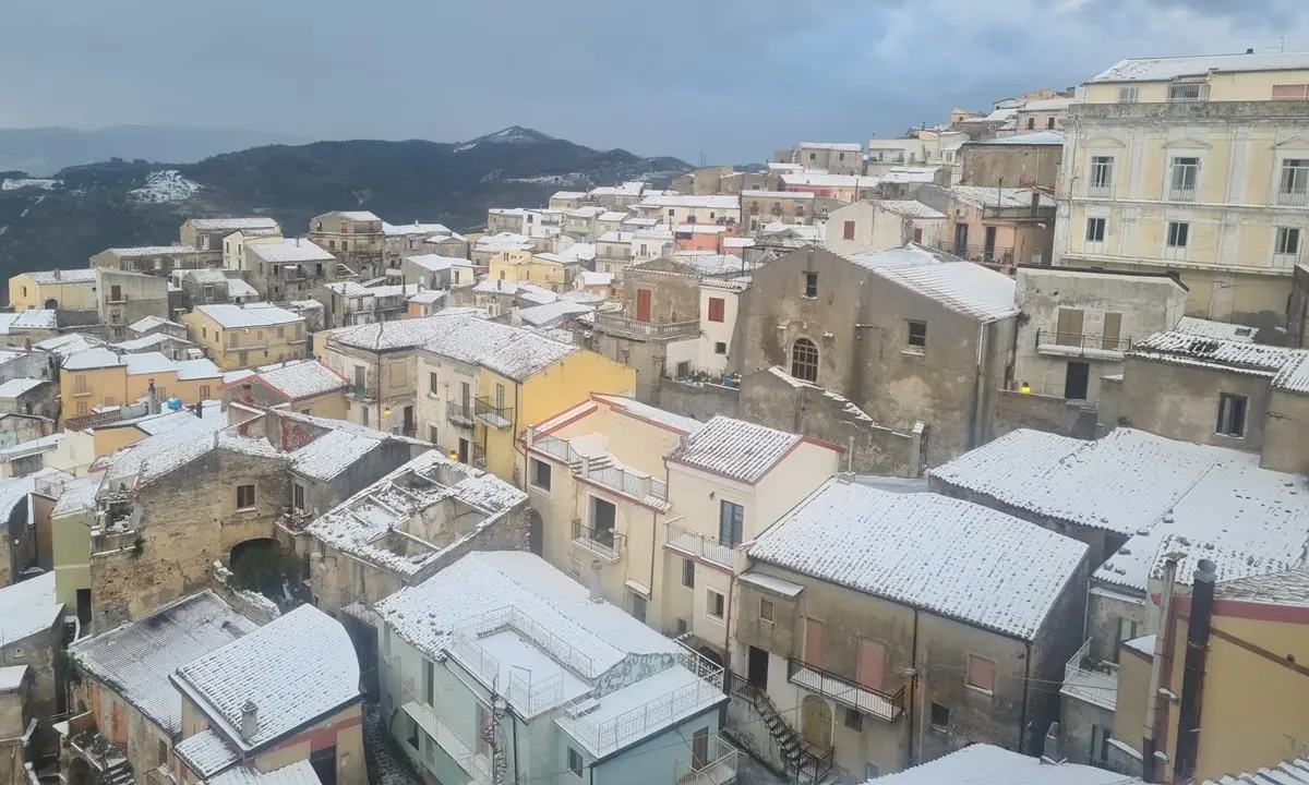 Maltempo, al Sud scendono le temperature e arriva la neve a bassa quota