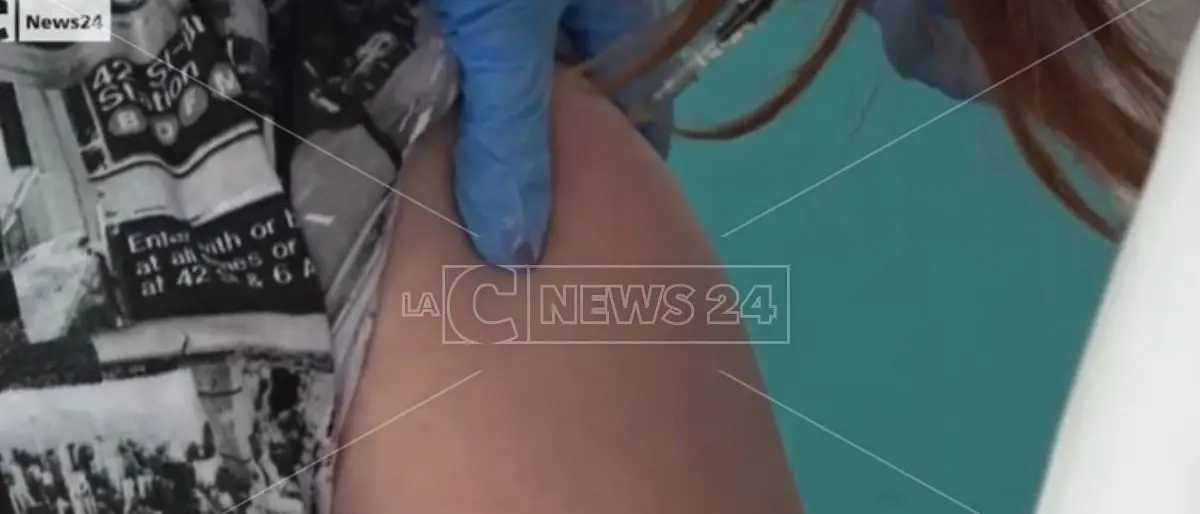 Covid, in Calabria vaccinazione nelle scuole per tutti gli studenti: la Regione prepara la Fase 2