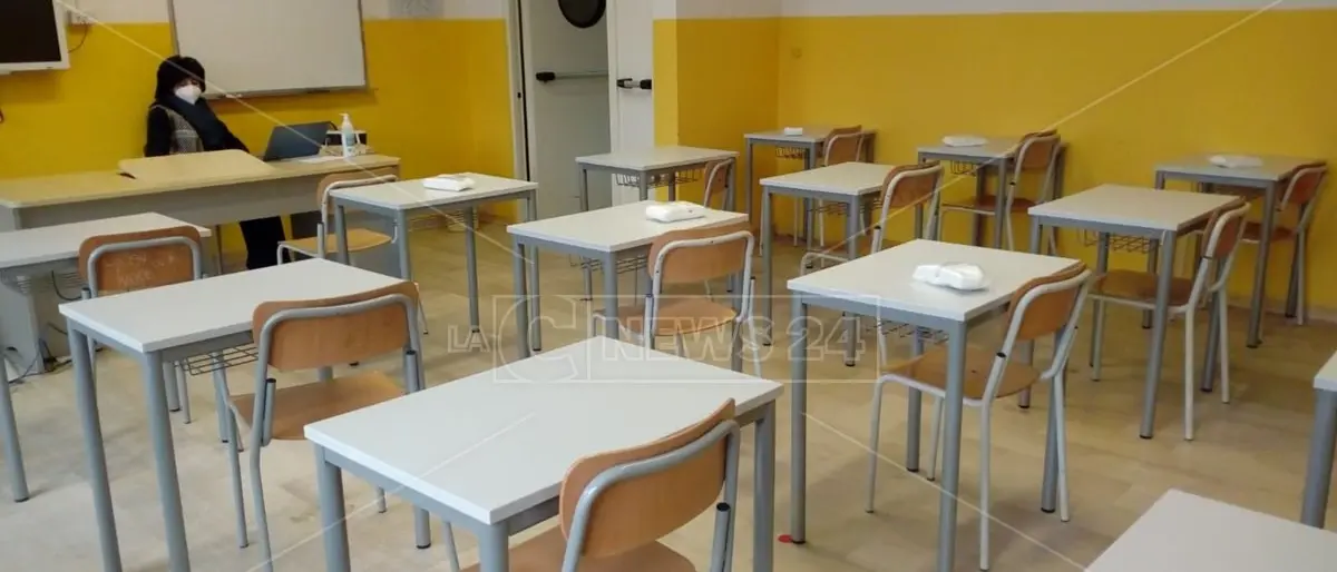 Da Catanzaro a Lamezia scuole aperte ma aule vuote, gli studenti disertano le lezioni