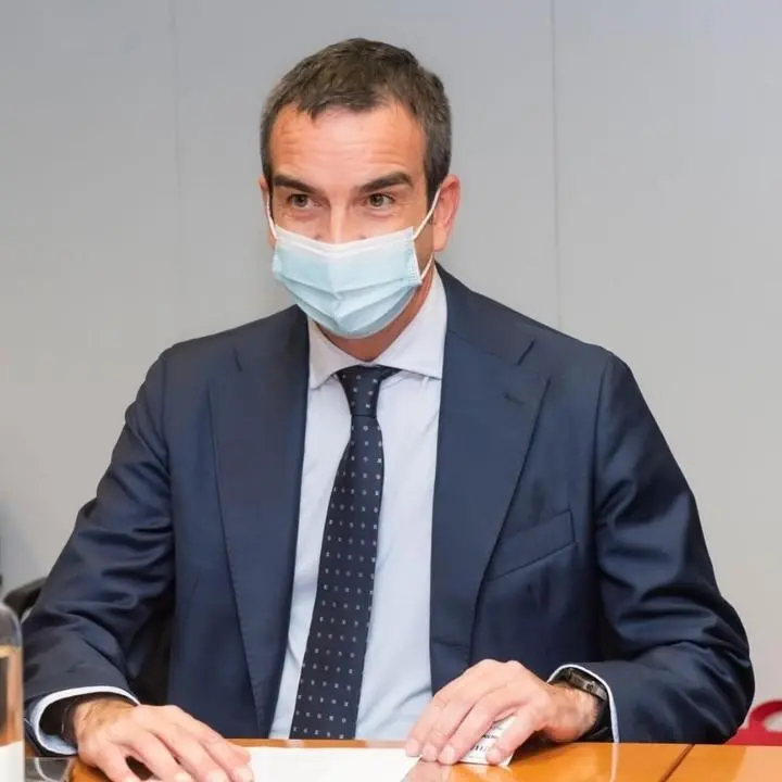 Covid Calabria, Occhiuto: «I no vax stiano a casa con lockdown selettivi, tutelare la libertà dei vaccinati»
