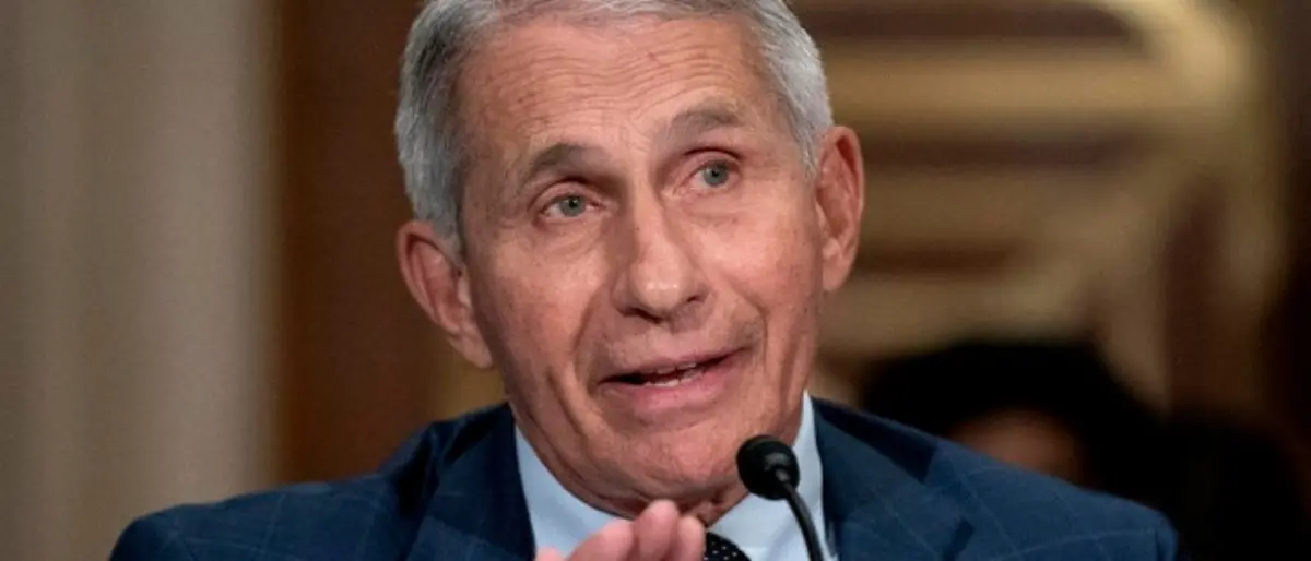 Omicron cambia il quadro, Fauci (Usa): «Infetterà tutti ma per i vaccinati rischio minore di finire in ospedale»